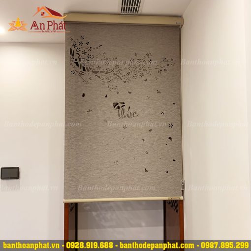 Bàn thờ chung cư hiện đại kết hợp rèm vải sang trọng