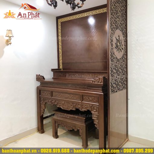 Bàn thờ kèm vách ngăn trang trí phòng thờ đẹp
