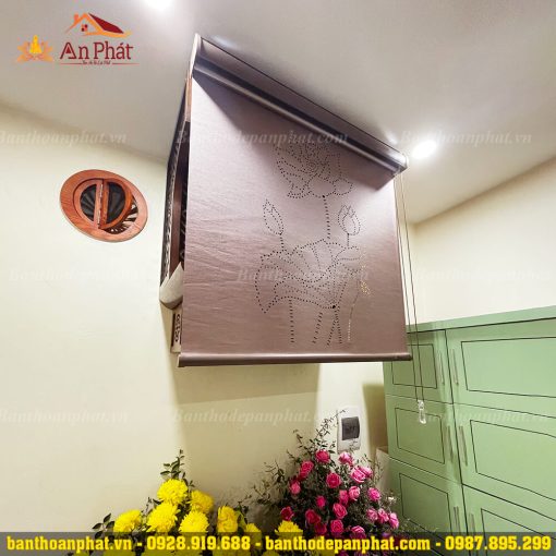 Mẫu Bàn thờ treo tường đẹp nhất đi kèm rèm che xuyên sáng riêng tư