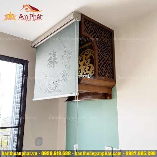 Bàn thờ treo tường kết hợp rèm vải che hiện đại