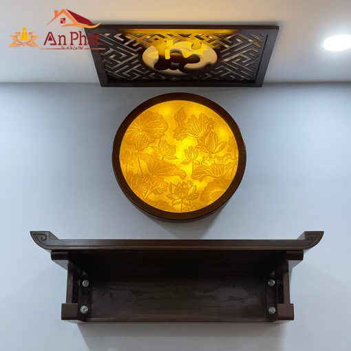 Bàn thờ treo tường chung cư kết hợp tranh trúc chỉ hoa sen