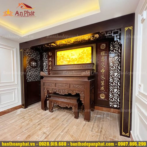 Phòng thờ đẹp với vách ngăn và tranh trúc chỉ trang trí