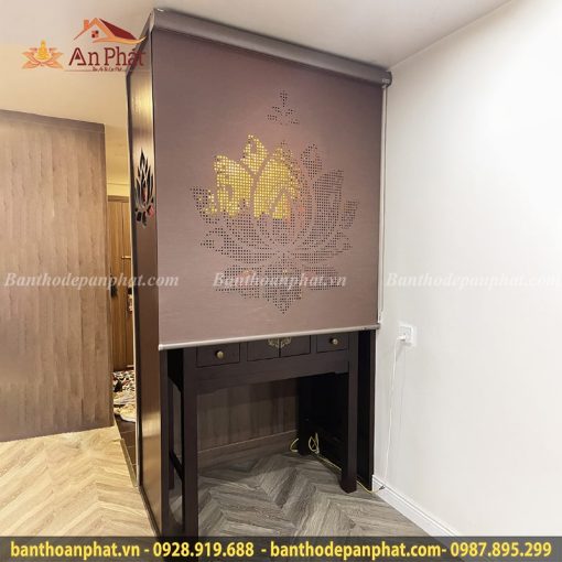 Mành che bàn thờ