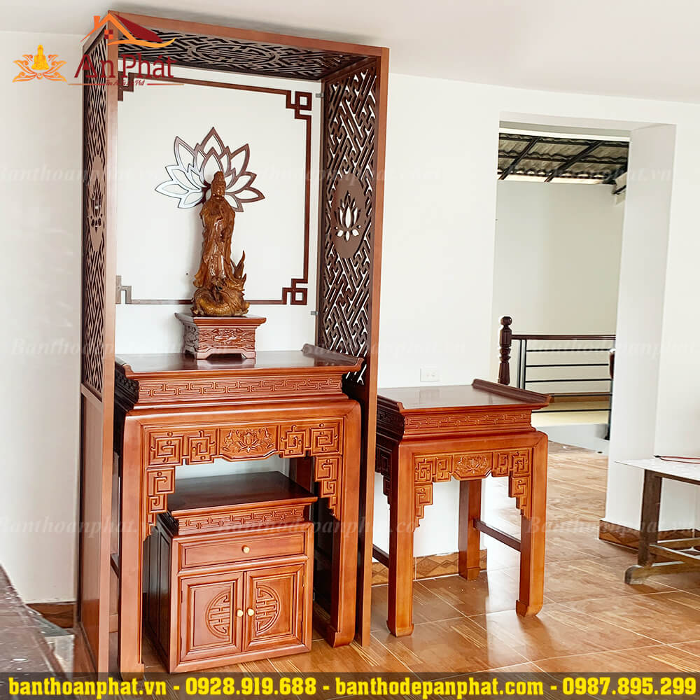 Vách ngăn riêng tư giữa tủ thờ Phật và bàn thờ gia tiên đẹp