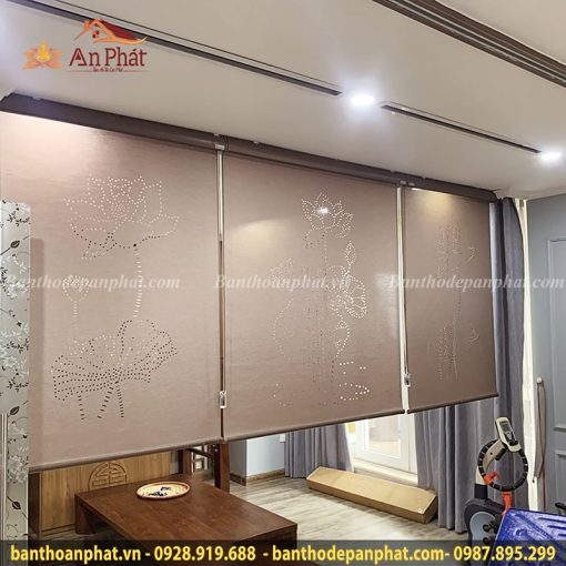 Mành che bàn thờ