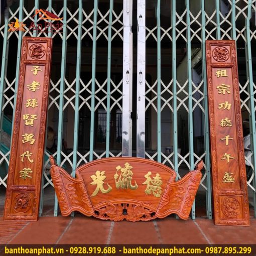 Cuốn thư câu đối bằng gỗ hương CT3061