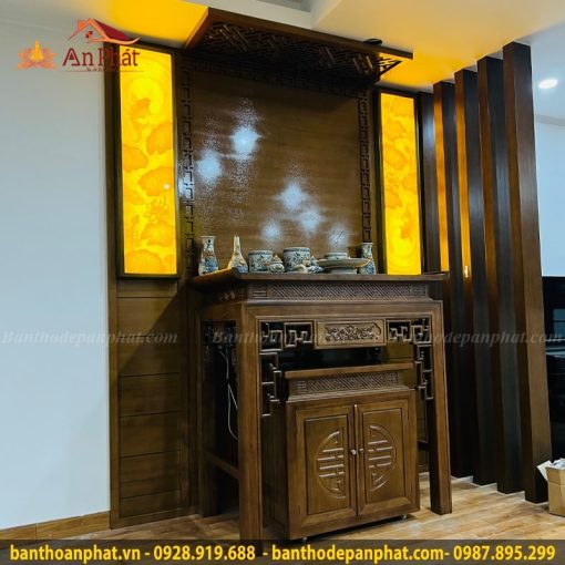 Mẫu tủ thờ đẹp kèm ốp hậu đồng màu