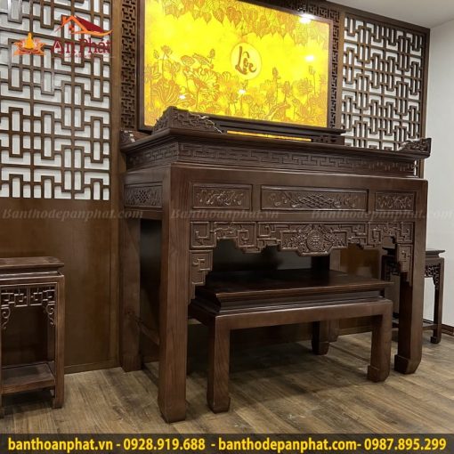 Mẫu phòng thờ đẹp kết hợp tranh trúc chỉ ấm cúng