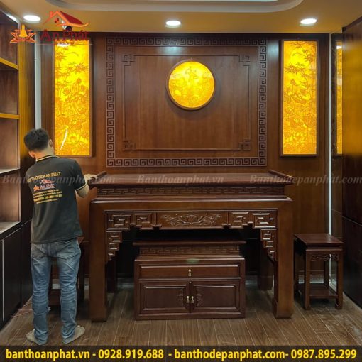 Phòng thờ đẹp bàn thờ gỗ hiện đại KGT359
