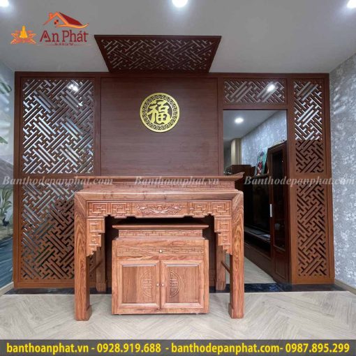 Vách ngăn bàn thờ với phòng khách VN329