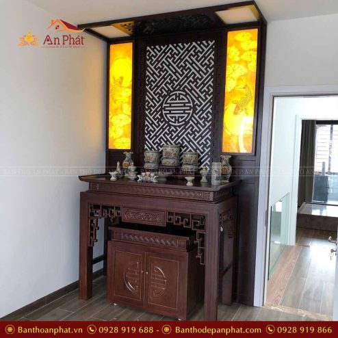 Mẫu bàn thờ kết hợp vách ngăn đẹp hiện đại